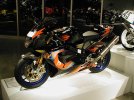 800px-2003_Aprilia_Mille-R_Colin_Edwards_Replica.jpg 800px-2003_Aprilia_Mille-R_Colin_Edwards_Replica.jpg