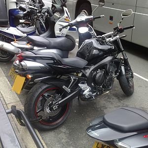 FZ6 Naked S2 Black