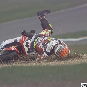 rider-wipeout-racing-bike-crash-photo-motorcycle-accident