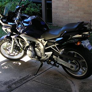 fz6_at_work_001