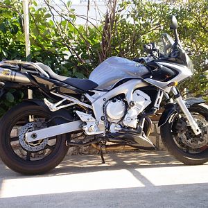 2005 FZ6S