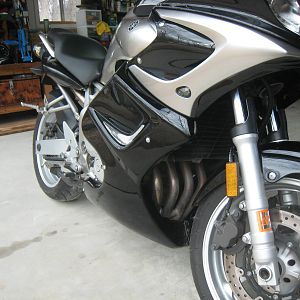 Lower full fairing and smoke flush mounts