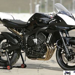 Black FZ6 Cup bike