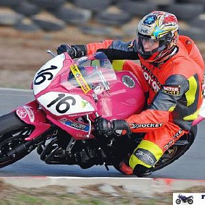 Pinky in the FZ6 Cup...this time in 07