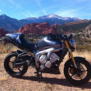 FZ6N and Garden of the Gods and Pikes Peak