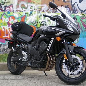 bike_at_graffiti_wall_screen_size