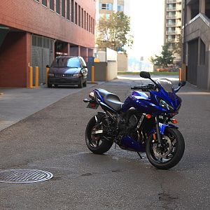Alley FZ6