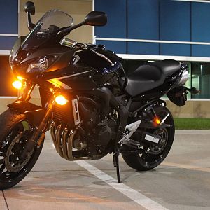2009 FZ6 parking lot