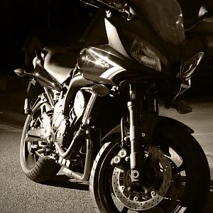 09 FZ6 (black)