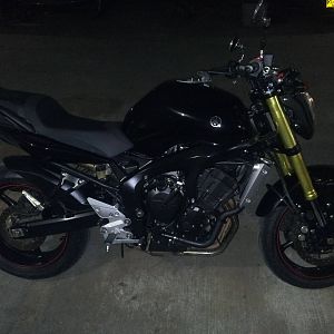 FZ6 S2 ABS with R1 USD Forks, FZ1 headlight and smoke stop light