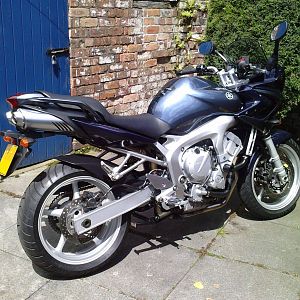 My 05 FZ6S