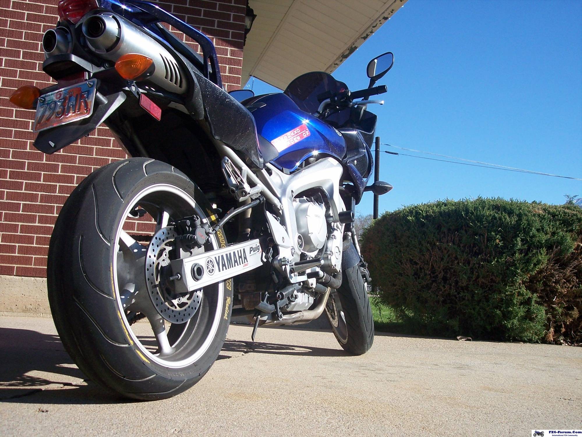 '04 FZ6 Rear three-quarter view