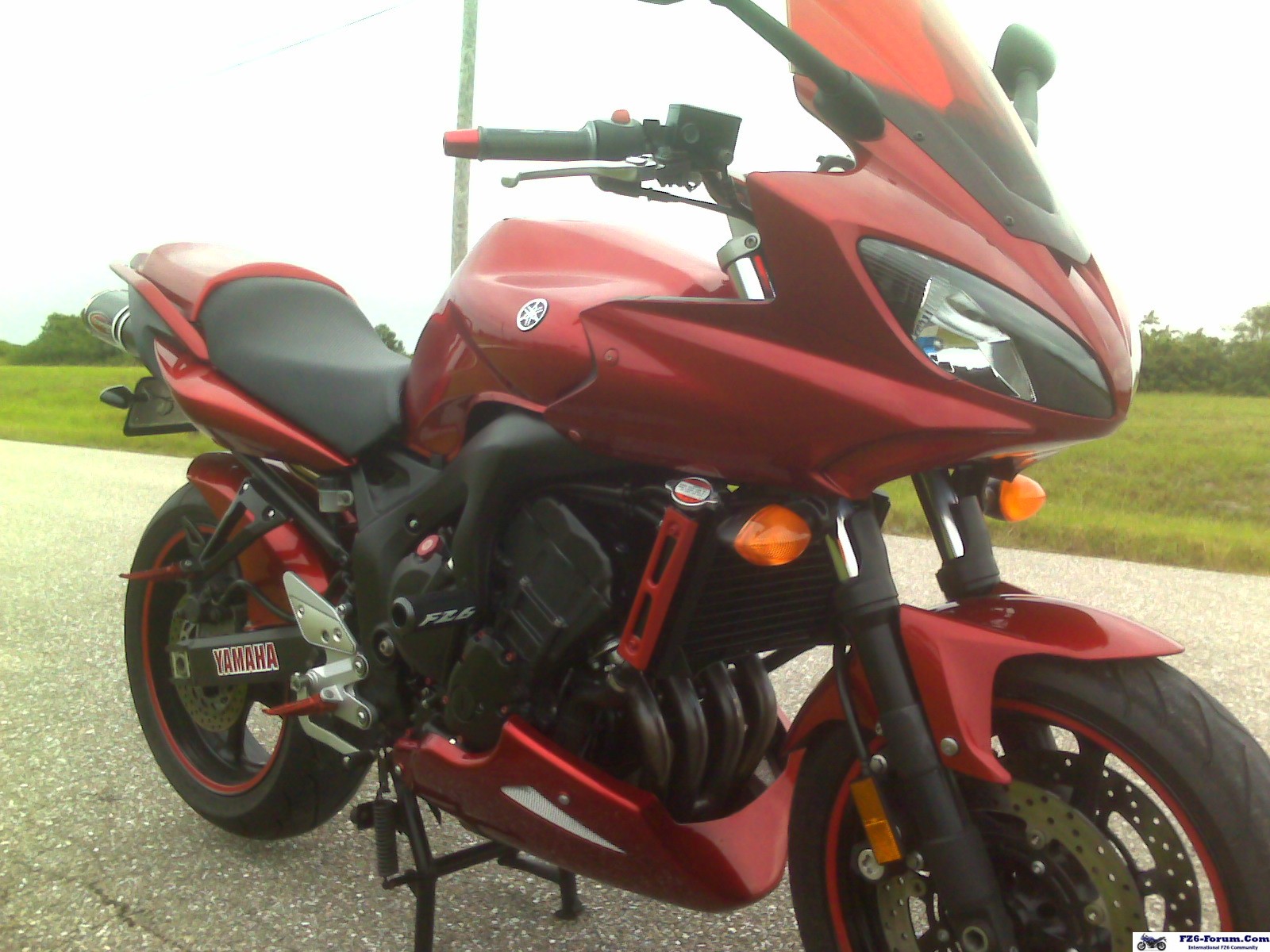07 FZ6 in RED