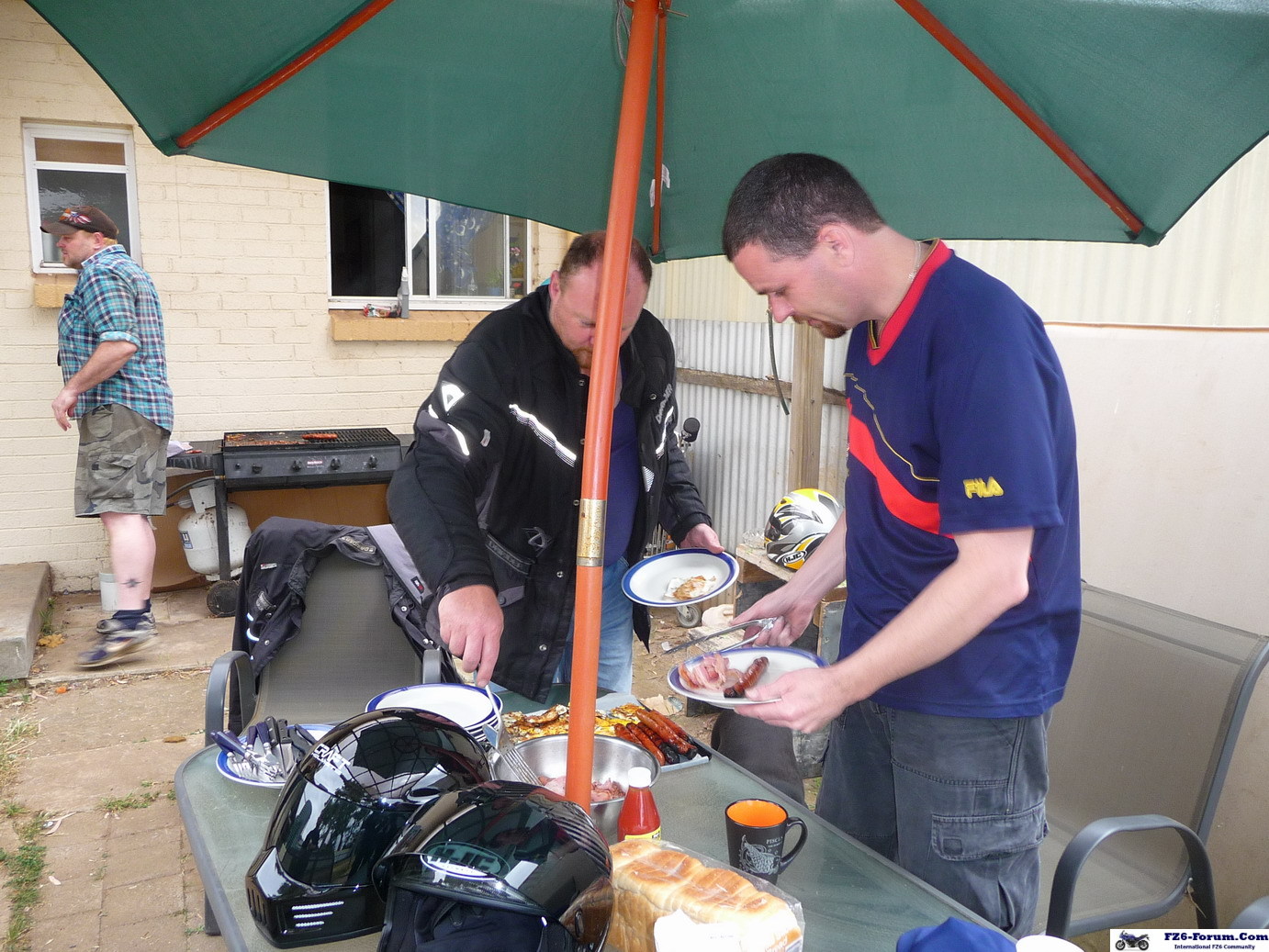 BREKKY AT sILVERBACKS