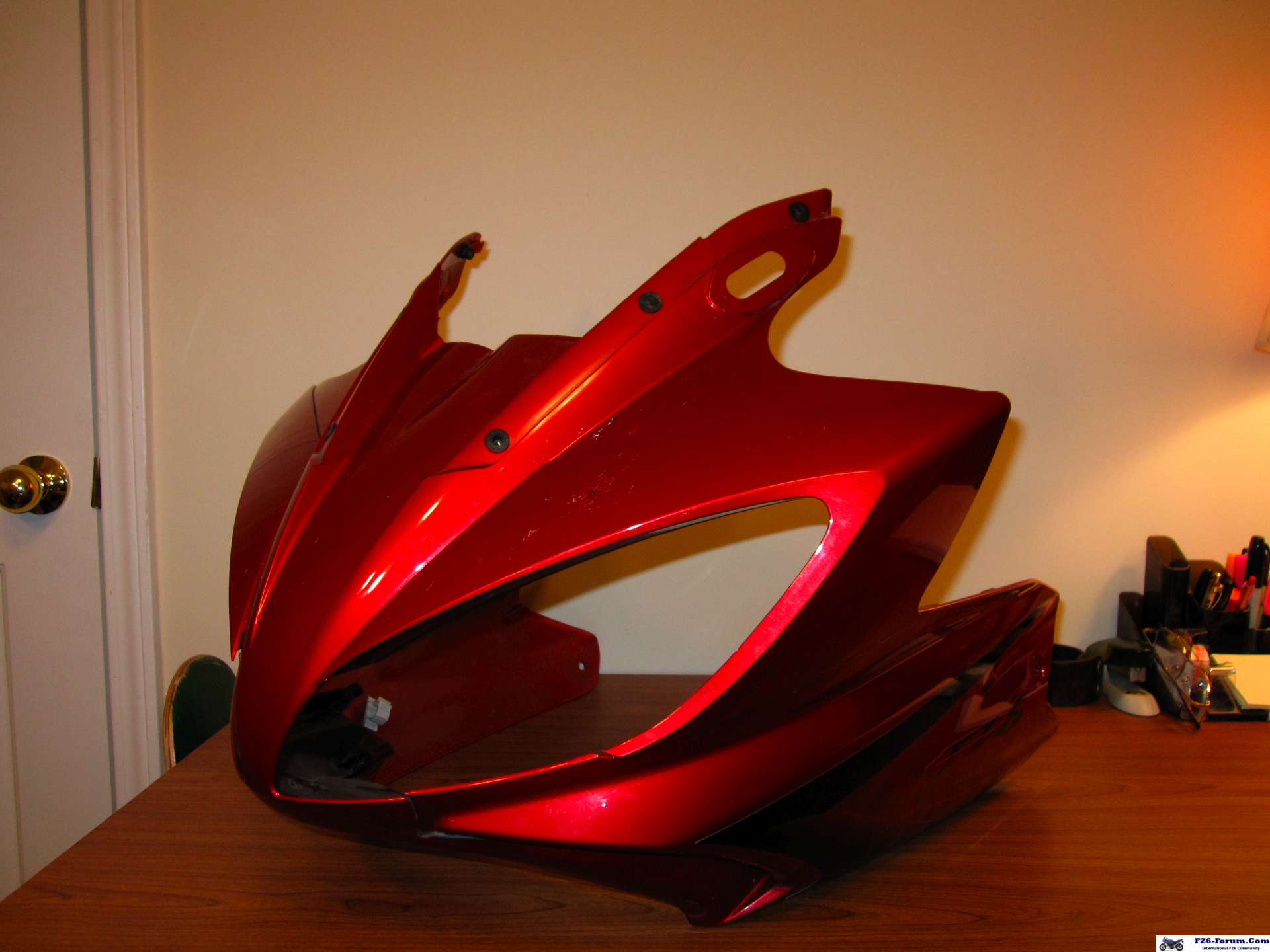 cracked fairing (right)