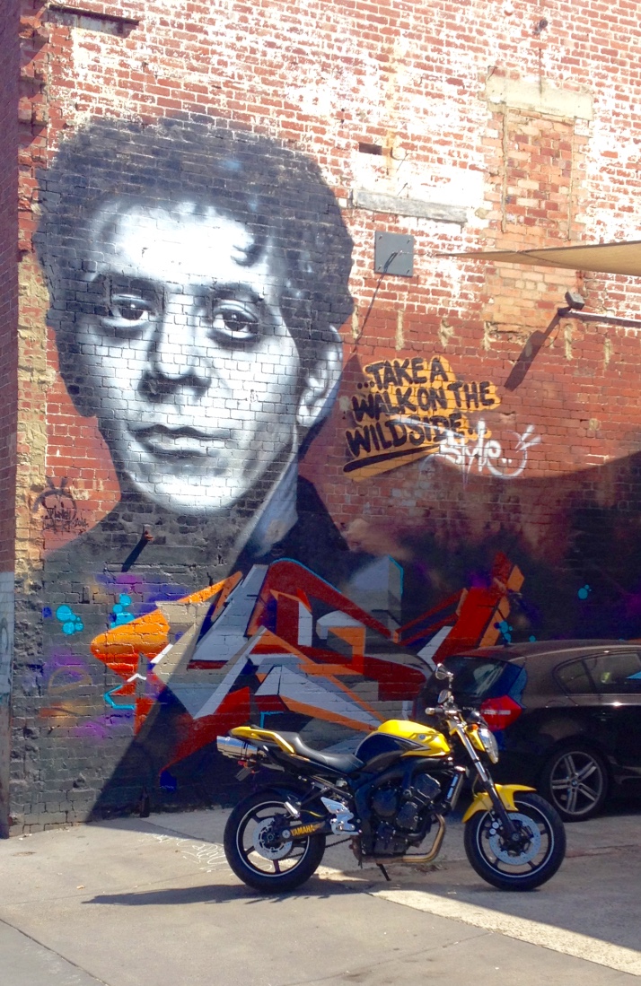 FZ6 and graffiti tribute to Lou