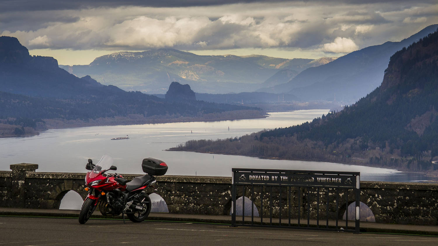 FZ6 @ Crown Point, Columbia River Gorge, Oregon USA