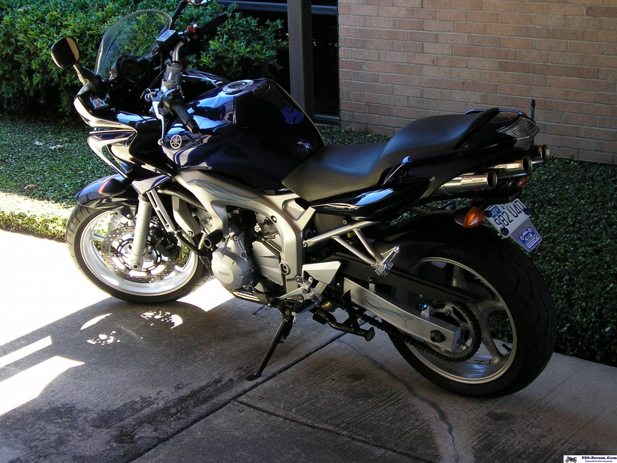 fz6_at_work_001