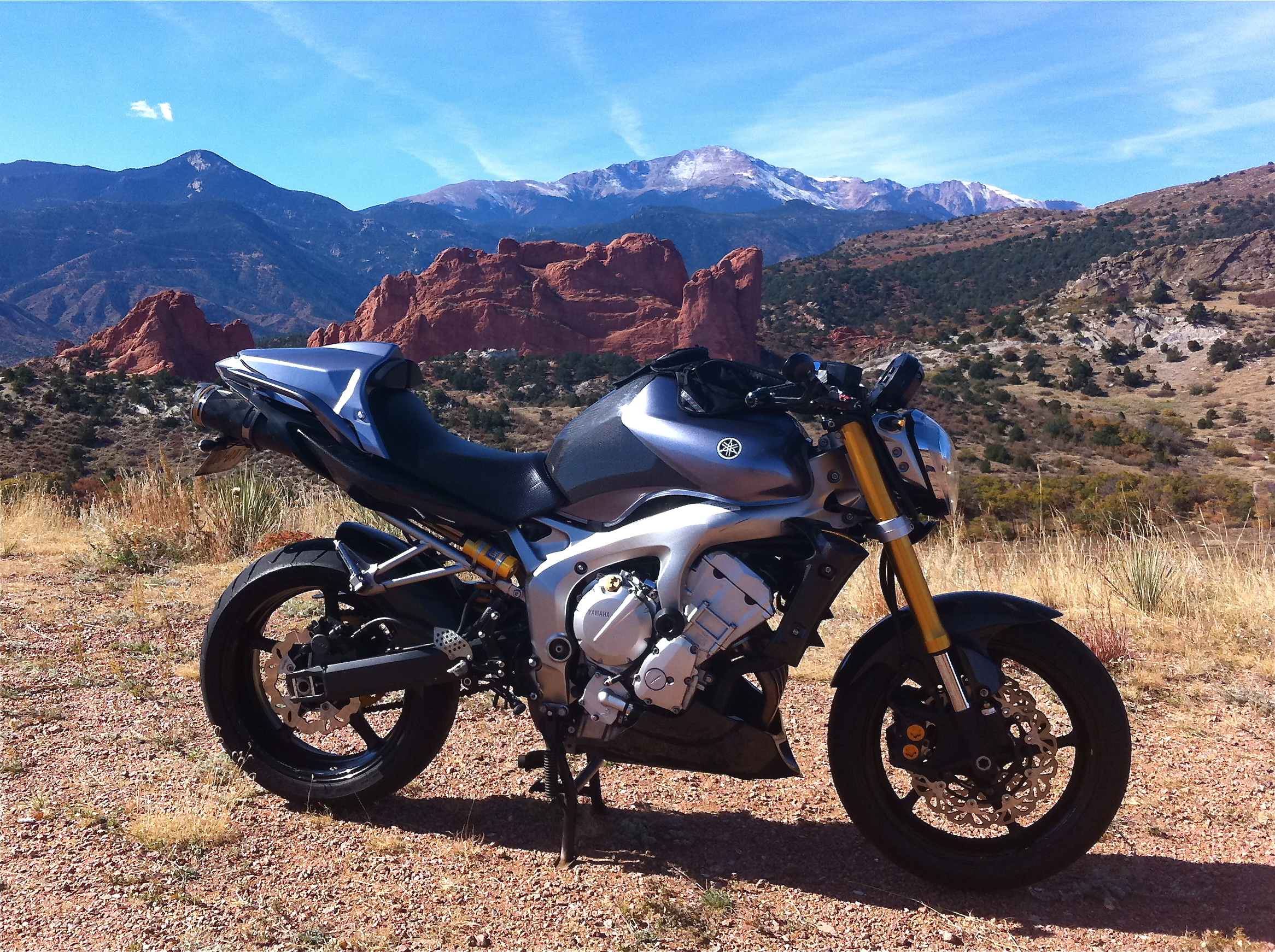FZ6N and Garden of the Gods and Pikes Peak