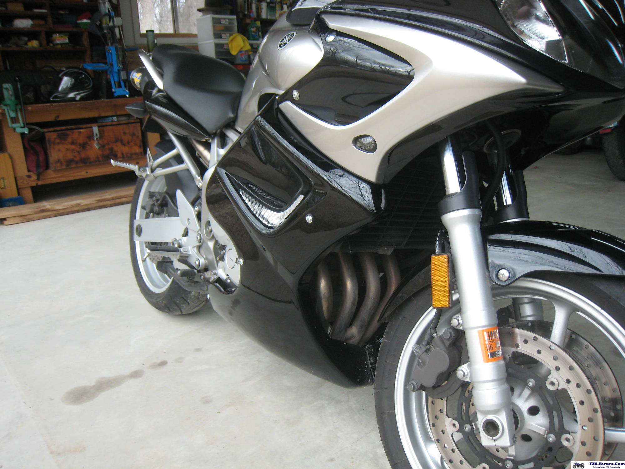 Lower full fairing and smoke flush mounts