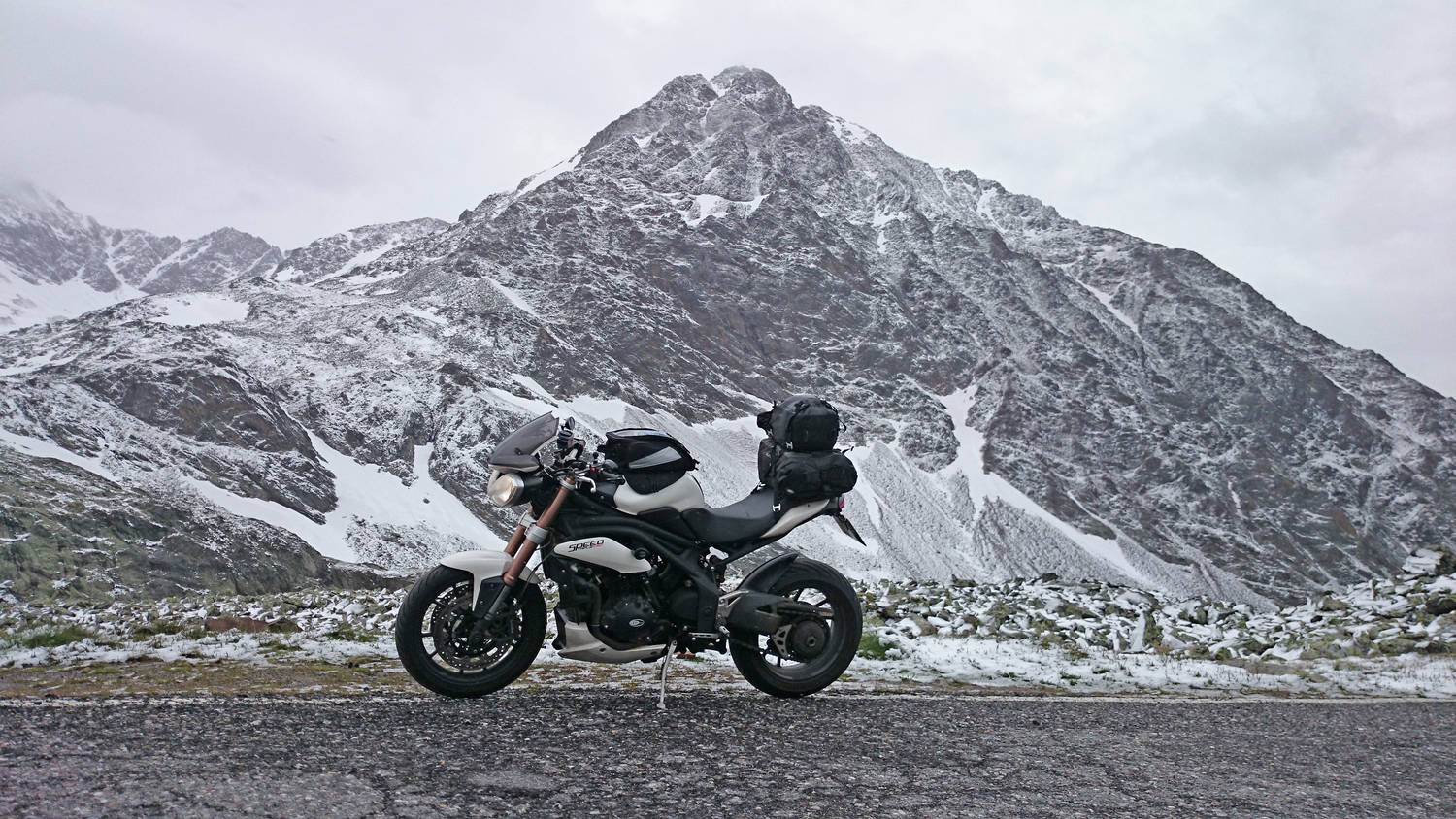 my speed triple in the italian mountains