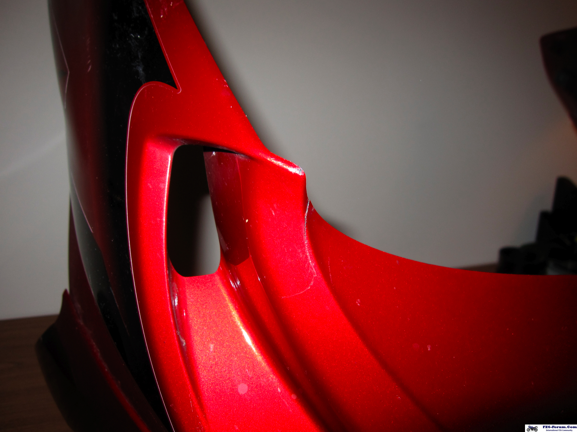 other fairing crack (right side bottom)
