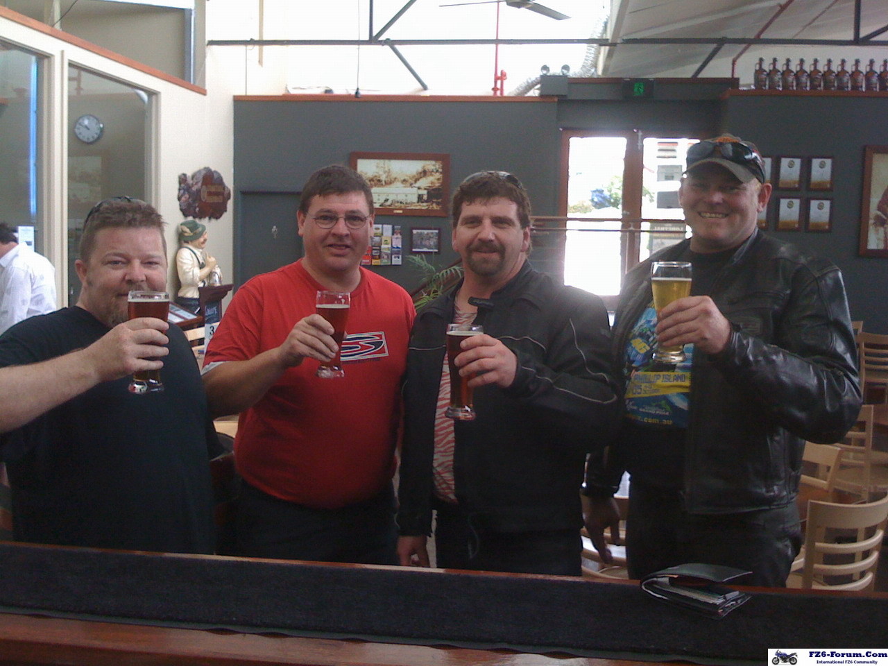 Ozzieboy, Aussiejules, Me, Silverback