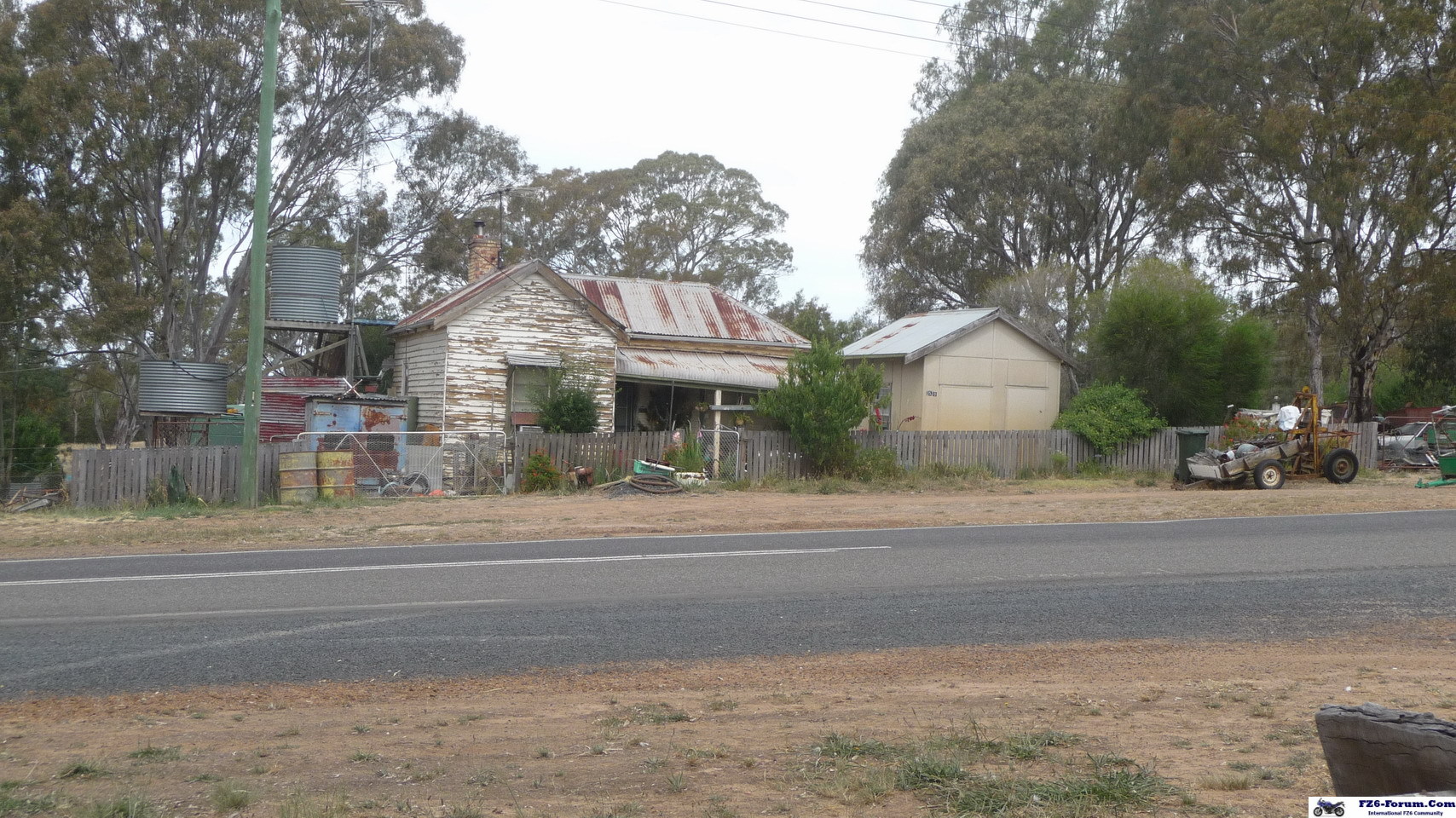 P1080338_leaning_house_of_the_scrub_