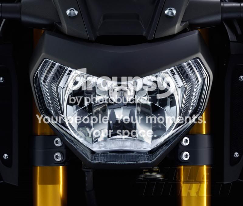 FZ-09_headlight_zps9ac79717.jpg