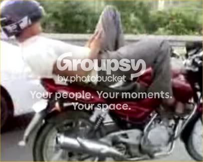texting-while-on-a-motorcycle.jpg