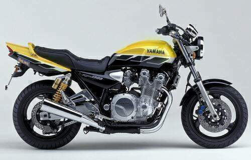 Yamaha%20XJR1300SP%2099%20%202.jpg
