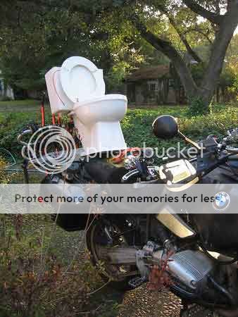 Kuhn-Toilet-on-motorcycle.jpg